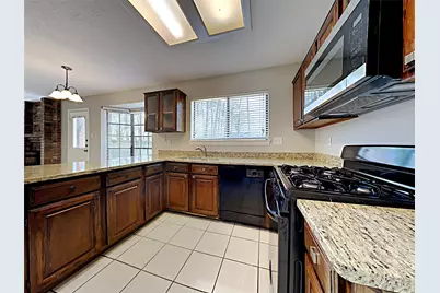 158 E Pathfinders Circle, The Woodlands, TX 77381 - Photo 3