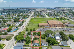5217 Ave N 1/2, Galveston, TX 77551 - Photo 3