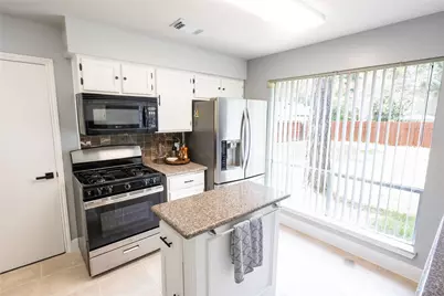 31 N Drifting Leaf Court, The Woodlands, TX 77380 - Photo 13