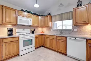 3515 Meadowcrest Ln, Sugar Land, TX 77478 - Photo 9