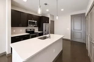 1111 N Durham St Dr, Houston, TX 77008 - Photo 5