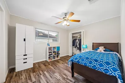7711 Twin Hills Drive, Houston, TX 77071 - Photo 19