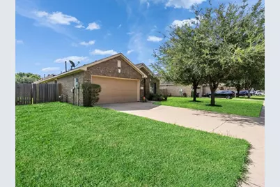 1519 Brook Hollow Drive, Pearland, TX 77581 - Photo 3