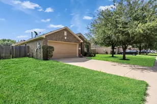 1519 Brook Hollow Dr, Pearland, TX 77581 - Photo 3