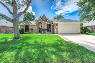 2215 Manchester Ln, Pearland, TX 77581 - Photo 1