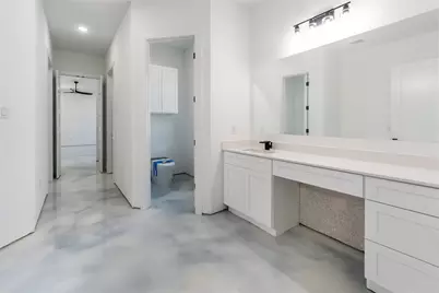 2405 W Green Briar Drive, Huntsville, TX 77340 - Photo 11