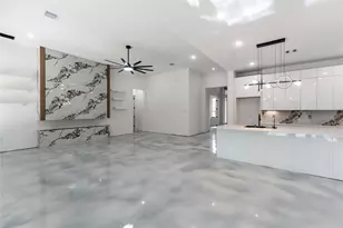 2405 W Greenbriar Dr, Huntsville, TX 77340 - Photo 17