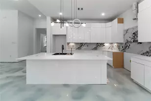 2405 W Greenbriar Dr, Huntsville, TX 77340 - Photo 19