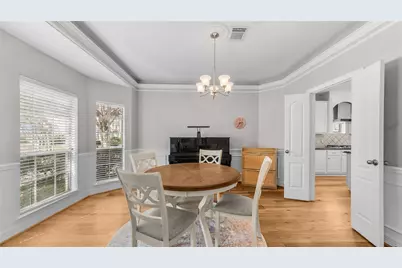 6006 E Brook Court, Sugar Land, TX 77479 - Photo 7