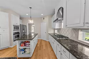 6006 E Brook Ct, Sugar Land, TX 77479 - Photo 9