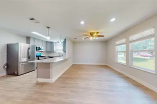 227 Kansas St, Bacliff, TX 77518 - Photo 9