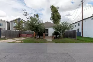 121 E 32nd St, Houston, TX 77018 - Photo 1