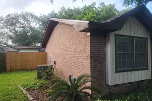 3009 Del Monte Ave, Bay City, TX 77414 - Photo 3
