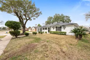 5734 Farwell Dr, Houston, TX 77035 - Photo 37