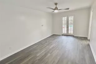 10010 Burgoyne Rd, Houston, TX 77042 - Photo 21