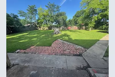 913 Fowlkes Street, Sealy, TX 77474 - Photo 13