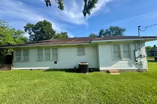 913 Fowlkes St, Sealy, TX 77474 - Photo 3
