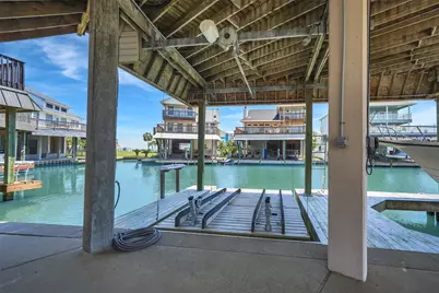 543 Sunset Circle, Galveston, TX 77554 - Photo 7