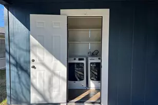 1034 E 3rd St, Bellville, TX 77418 - Photo 17