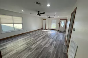 1034 E 3rd St, Bellville, TX 77418 - Photo 15