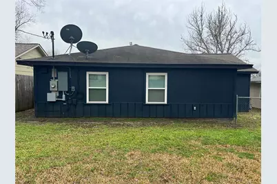 1034 E 3rd Street, Bellville, TX 77418 - Photo 3