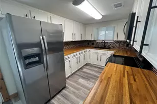 1034 E 3rd St, Bellville, TX 77418 - Photo 11