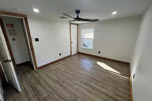 1034 E 3rd St, Bellville, TX 77418 - Photo 21