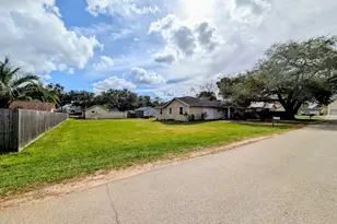 2506 Heights St, Liberty, TX 77575 - Photo 3