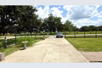 396 Newcom Lane, Sealy, TX 77474 - Photo 3