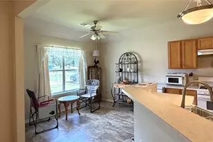396 Newcom Ln, Sealy, TX 77474 - Photo 9