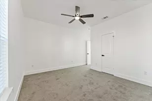 725 E 37th St, Houston, TX 77022 - Photo 25