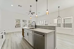 725 E 37th St, Houston, TX 77022 - Photo 17