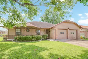 119 Basswood St, Lake Jackson, TX 77566 - Photo 1