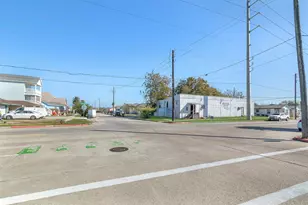 1202 Mary Moody Northen Blvd, Galveston, TX 77551 - Photo 19