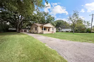940 Hardeman St, Sealy, TX 77474 - Photo 3