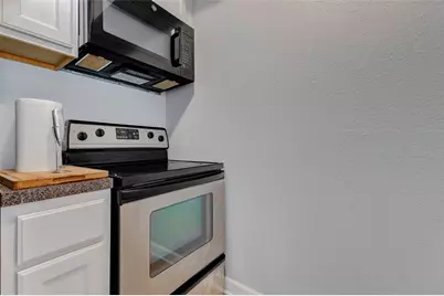 4515 Briar Hollow Place #215, Houston, TX 77027 - Photo 9