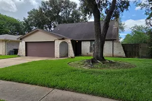 13719 Larkway Dr, Sugar Land, TX 77498 - Photo 3
