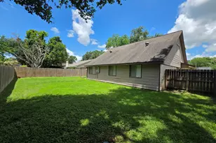 13719 Larkway Dr, Sugar Land, TX 77498 - Photo 27