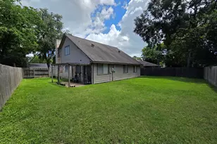 13719 Larkway Dr, Sugar Land, TX 77498 - Photo 25