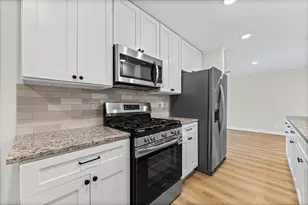 7102 Sharpview Dr, Houston, TX 77074 - Photo 5