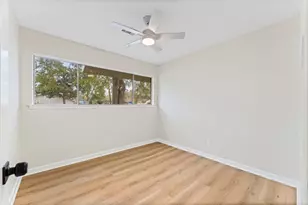 7102 Sharpview Dr, Houston, TX 77074 - Photo 11