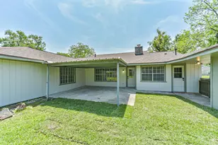 306 Red Bud Ln, Baytown, TX 77520 - Photo 17