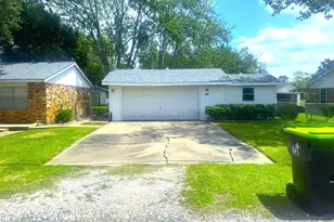 203 Franklin Rd, Wharton, TX 77488 - Photo 5