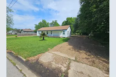 3009 Lincoln Street, Liberty, TX 77575 - Photo 1