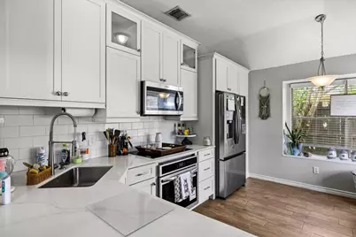 5213 Winding Brook Drive, Dickinson, TX 77539 - Photo 9