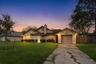 5213 Winding Brook Dr, Dickinson, TX 77539 - Photo 1