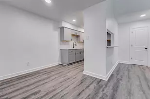 8034 Antoine Dr, Houston, TX 77088 - Photo 9