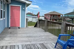 951 Clara, Crystal Beach, TX 77650 - Photo 5
