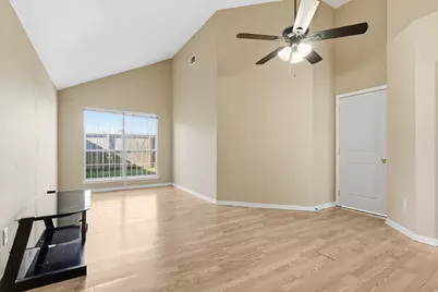9306 Corner Oaks Lane, Houston, TX 77036 - Photo 13