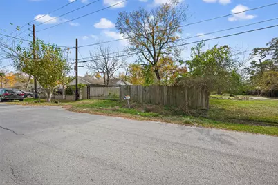 5002 Firnat Street, Houston, TX 77016 - Photo 7